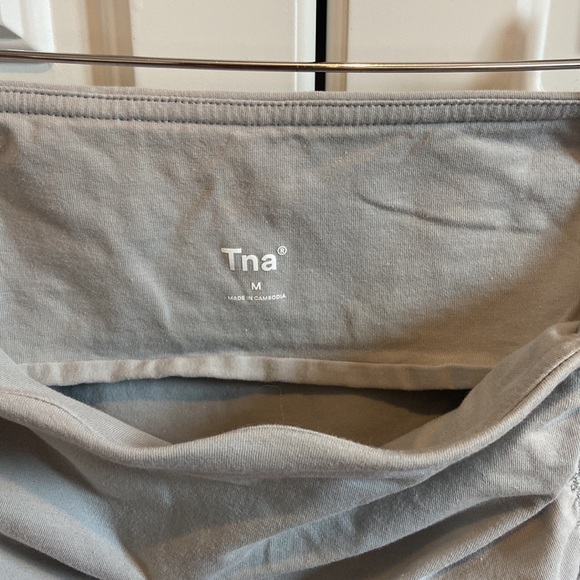 Aritzia TNA Chill Malibu skirt. Size medium. Never worn. - Picture 3 of 4